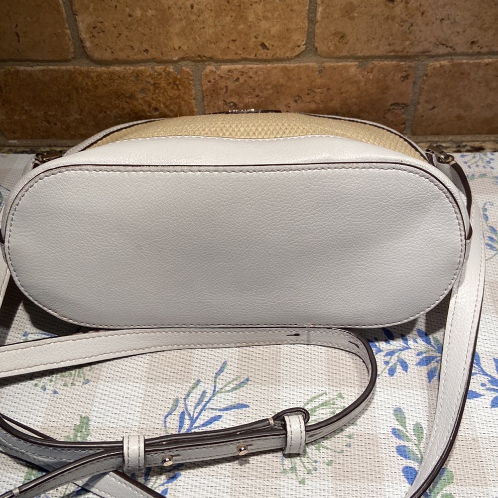 Kate Spade ~ Reiley White/Straw Dome Crossbody - Picture 3 of 10